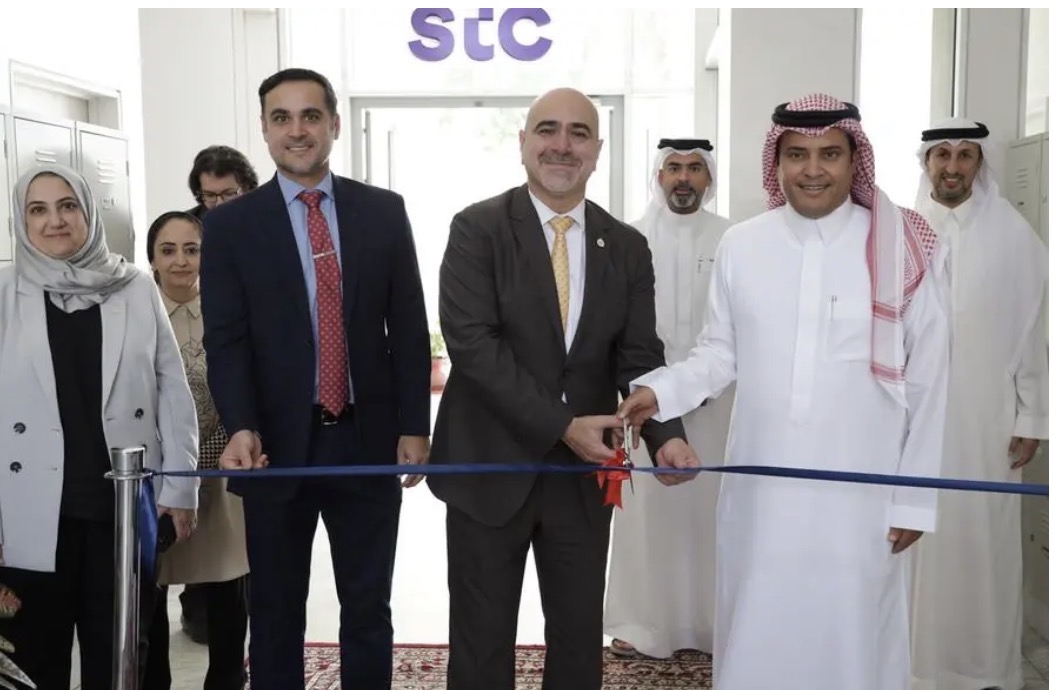 Stc Bahrain partners with University of Bahrain to launch revamped “stc Hall” at College of Arts